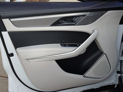 Used 2025 Jaguar F-PACE R-Dynamic S image 10