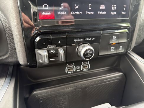 Certified 2025 RAM 1500 Big Horn AWD/4WD image 23