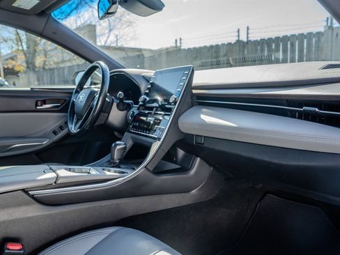 Used 2020 Toyota Avalon XLE image 32