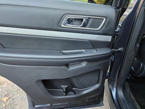 Used 2017 Ford Explorer XLT w/ Equipment Group 202A AWD/4WD image 19