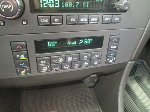 Used 2005 Buick LaCrosse CXS w/ Gold Convenience Package FWD image 29