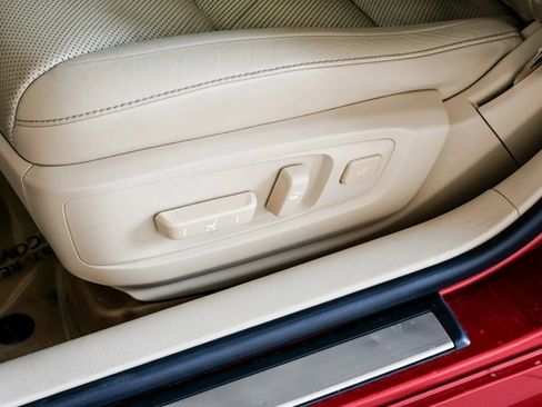 Used 2014 Lexus ES 300h w/ Luxury Package w/Bamboo Trim FWD image 37