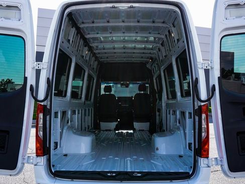 Used 2021 Mercedes-Benz Sprinter 3500 w/ Swivel Seat Package image 18