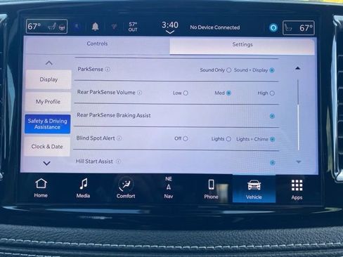 Used 2024 Chrysler Pacifica Limited image 45