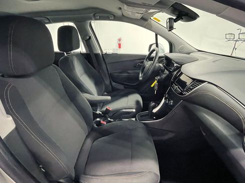 Used 2019 Chevrolet Trax LS FWD image 24