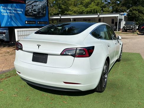 Used 2020 Tesla Model 3 Standard Range Plus RWD image 9