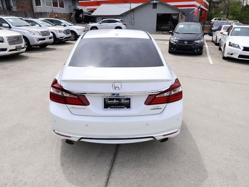 Used 2016 Honda Accord Touring image 6