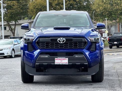 New 2025 Toyota Tacoma TRD Sport image 3