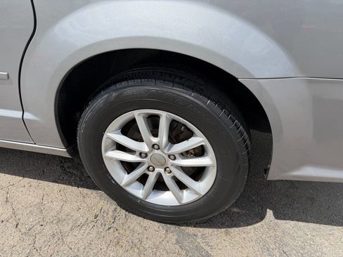 Used 2014 Dodge Grand Caravan SXT w/ UConnect Hands-Free Group FWD image 3
