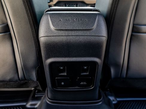 Used 2024 Ford Bronco Wildtrak AWD/4WD image 30
