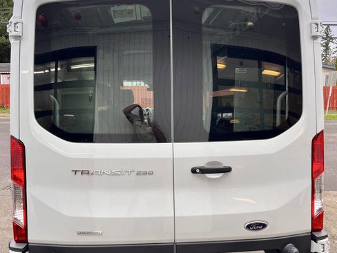 Used 2018 Ford Transit 250 148 Medium Roof image 3