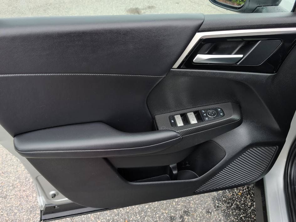 Used 2024 Mitsubishi Outlander SE AWD/4WD image 16