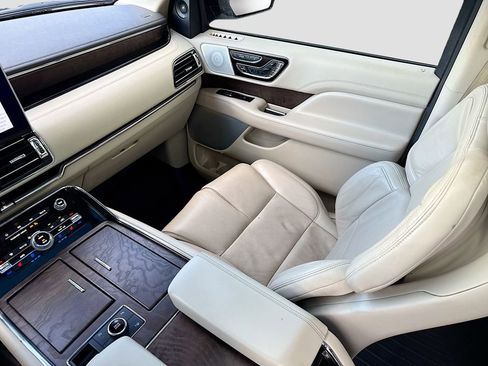 Used 2020 Lincoln Navigator L Reserve w/ Luxury Package image 23