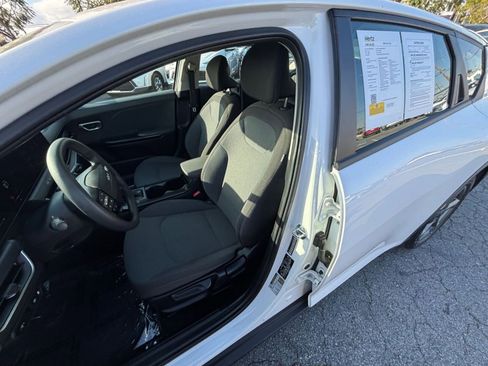 Used 2025 Kia K4 LXS image 39