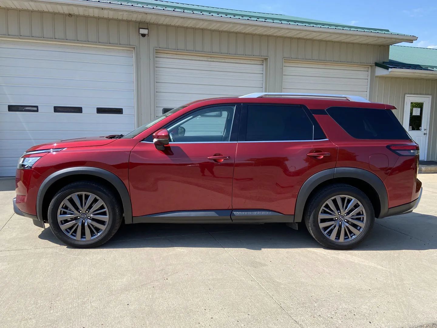 Used 2024 Nissan Pathfinder SL w/ SL Premium Package AWD/4WD image 4