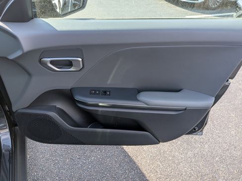 Used 2025 Kia K4 LXS image 32