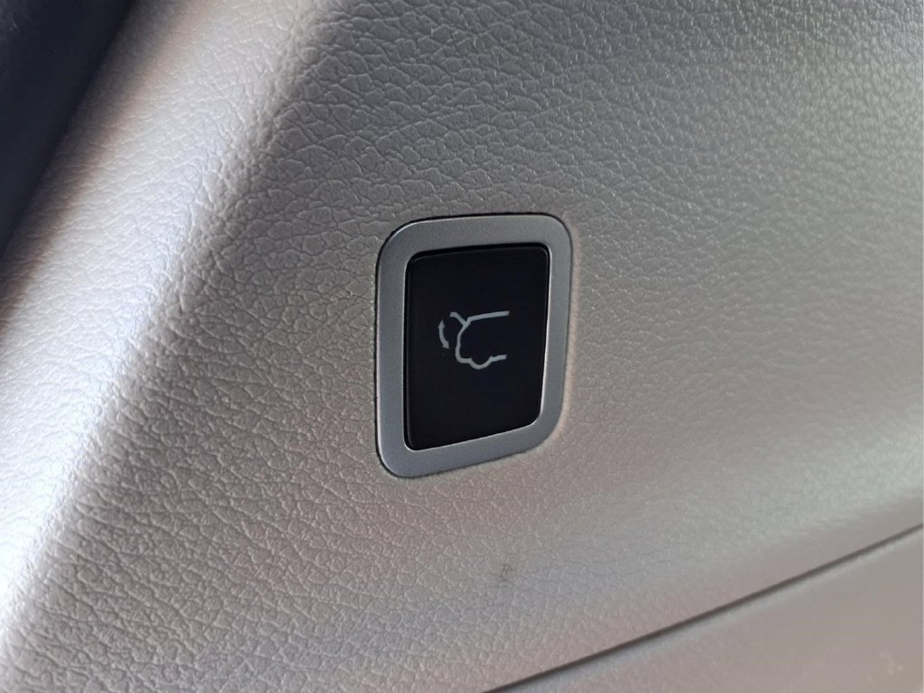Used 2024 Chrysler Pacifica Touring-L FWD image 22