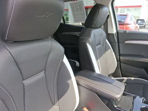 Used 2024 Buick Envision Sport Touring AWD/4WD image 11