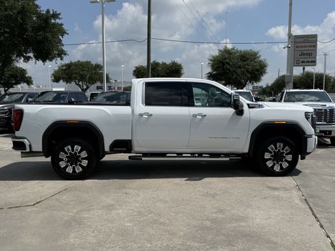 Used 2025 GMC Sierra 2500 Denali AWD/4WD image 3