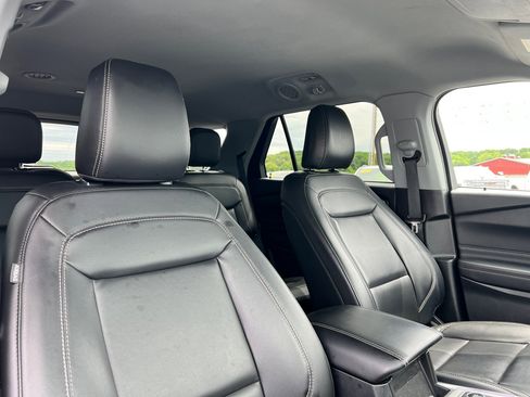 Used 2023 Ford Explorer XLT w/ Equipment Group 202A image 29
