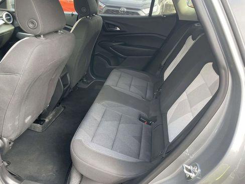 Used 2025 Chevrolet Trax LS w/ LS Convenience Package image 22