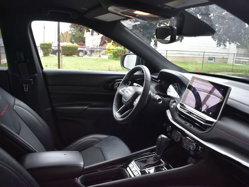 Used 2025 Jeep Compass Trailhawk AWD/4WD image 20