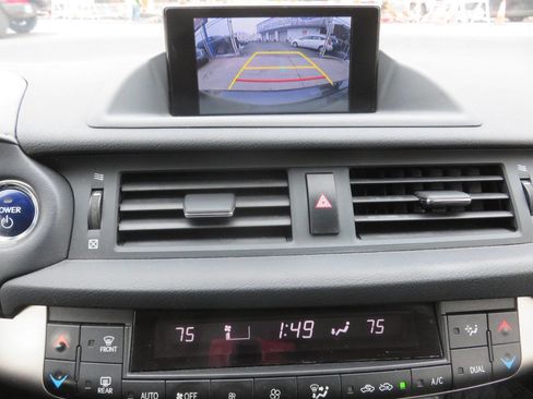 Used 2017 Lexus CT 200h w/ Navigation System Package image 18