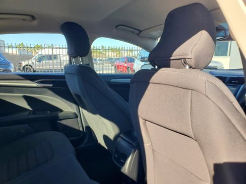 Used 2019 Ford Fusion SE image 30