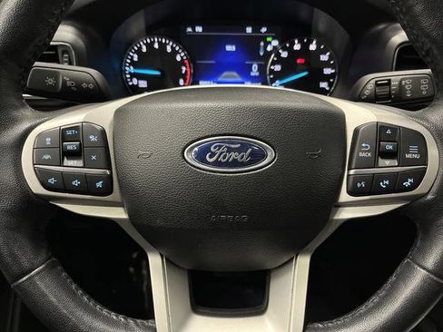 Used 2023 Ford Explorer XLT AWD/4WD image 17