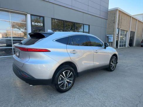 Used 2023 Toyota Venza LE image 8