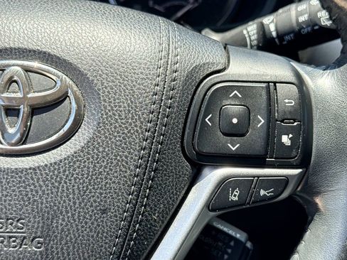 Used 2018 Toyota Highlander XLE FWD image 27