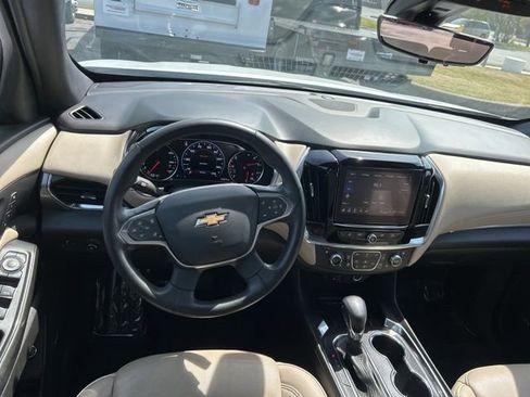 Used 2023 Chevrolet Traverse Premier FWD image 27