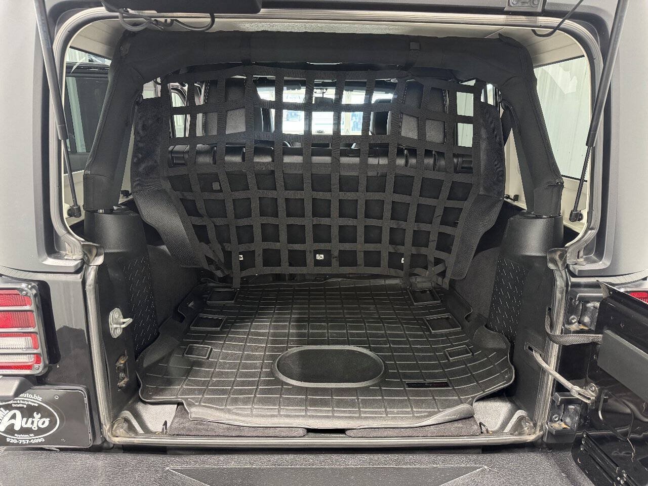 Used 2018 Jeep Wrangler Unlimited Rubicon w/ Connectivity Group AWD/4WD image 16