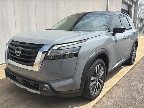 Used 2022 Nissan Pathfinder Platinum w/ Cargo Package FWD image 6