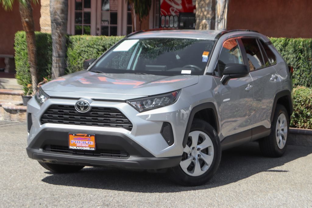 Used 2021 Toyota RAV4 LE FWD image 4
