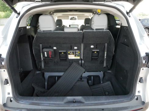 Certified 2025 Toyota Sienna XLE w/ XLE Plus Package AWD/4WD image 18