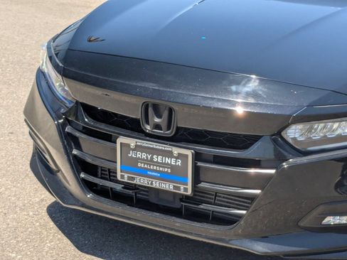 Used 2018 Honda Accord Touring image 9