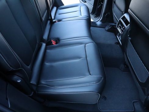 New 2025 Jeep Grand Cherokee Limited w/ Black Appearance Package image 15