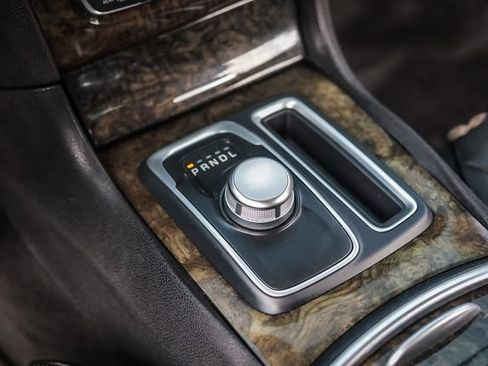 Used 2015 Chrysler 300 C RWD image 27