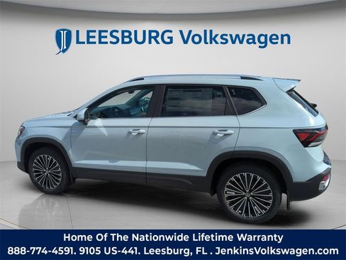 New 2026 Volkswagen Taos SE image 10