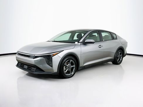 Used 2025 Kia K4 LXS image 3