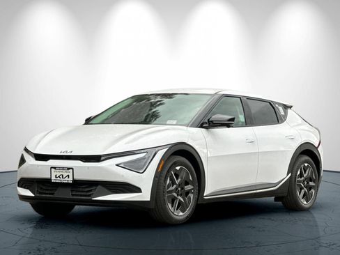 New 2025 Kia EV6 Light w/ Light LR Technology Package image 8