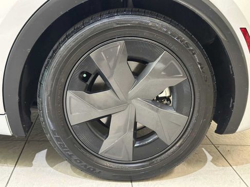 Used 2024 Toyota Prius Prime FWD image 8