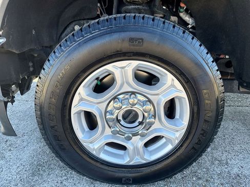 Used 2025 Ford F250 XLT image 12