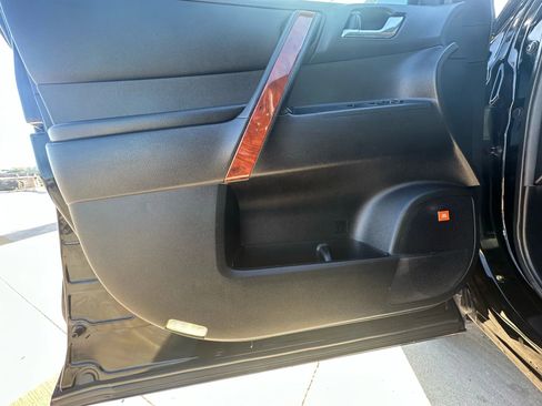 Used 2013 Toyota Highlander Limited image 33