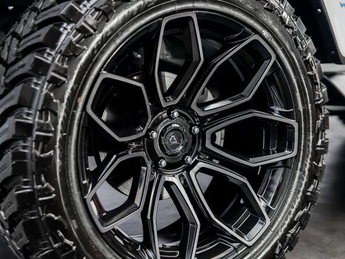 Used 2022 Jeep Wrangler Sahara image 12