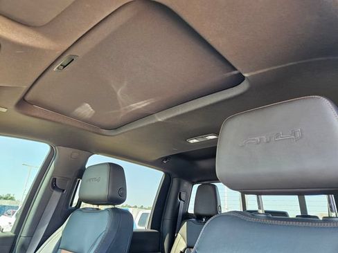 Used 2022 GMC Sierra 2500 AT4 w/ AT4 Premium Plus Package AWD/4WD image 9