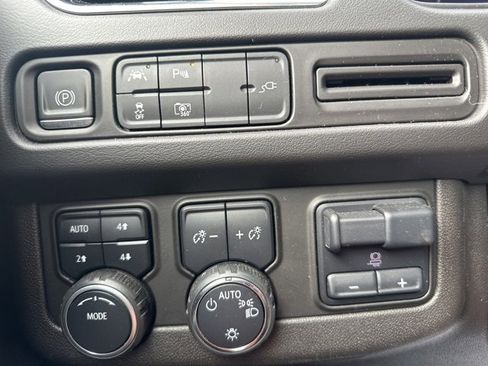 Used 2022 Chevrolet Tahoe RST w/ Luxury Package image 21