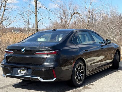 Used 2025 BMW i7 xDrive60 w/ Premium Package image 6