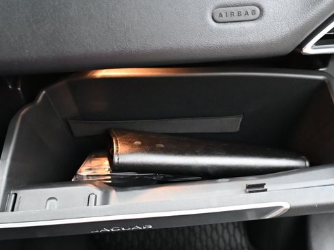 Used 2020 Jaguar F-PACE Premium image 32